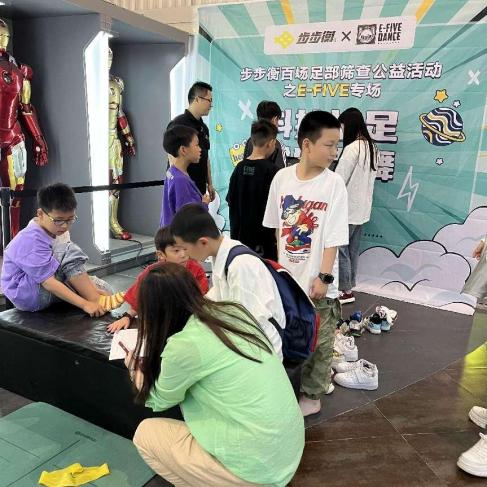 Một đôi lót giày, du lịch vòng quanh thế giới